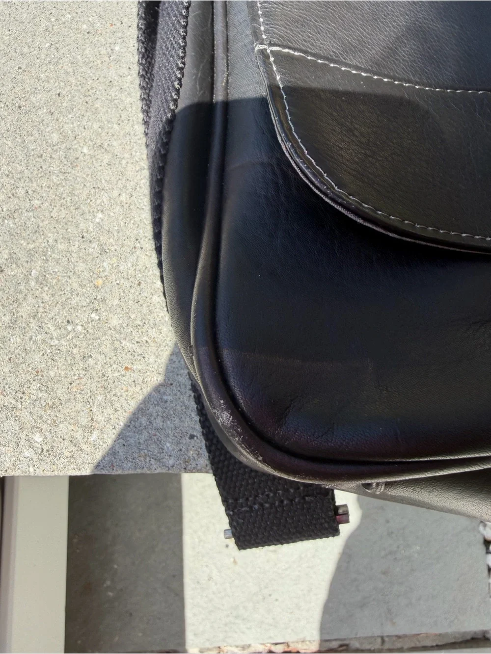 Kenneth Cole Reaction Black Leather Messenger Bag 11”X11”